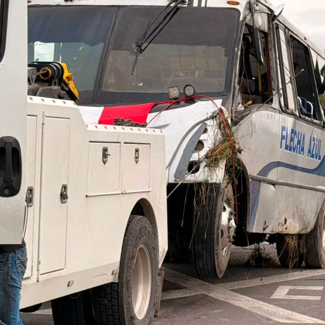 Camión de Pasajeros es Embestido por Tren en Atongo